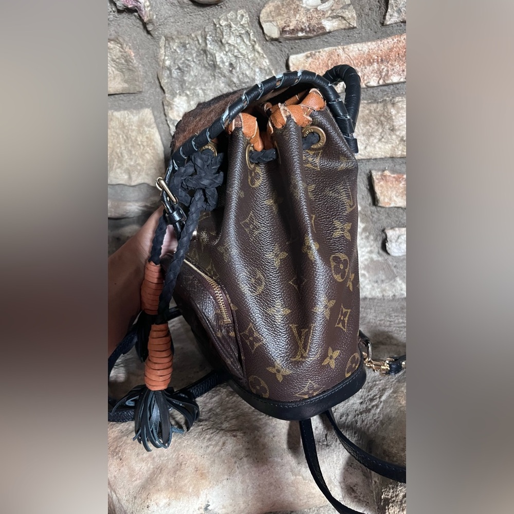 🖤 vintage Louis Vuitton boho cowhide and fringe montsouris pm backpack🖤 - Picture 3 of 11